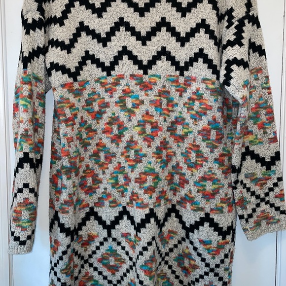 Sweater Medium GUC - Picture 8 of 10